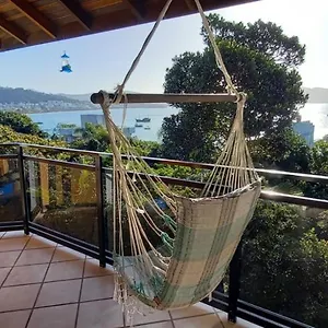Um Refúgio à Beira Mar Bombinhas